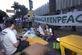 Volunt�rios do Greenpeace transformaram uma vaga de estacionamento em frente ao Pal�cio das Artes, no Centro, em vaga viva.