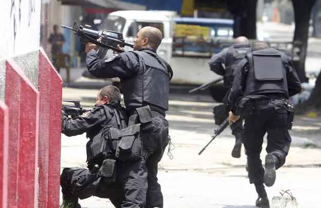 Cerca de 30 pessoas já haviam morrido até a tarde de quinta-feira - REUTERS/Bruno Domingos 