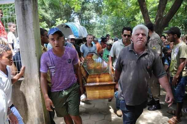 Os corpos das cinco pessoas assassinadas na Zona Rural de Divino do Sul, no Vale do Rio Doce, foram veladas nesta quarta-feira - Paulo Filgueiras/EM/D.A.Press