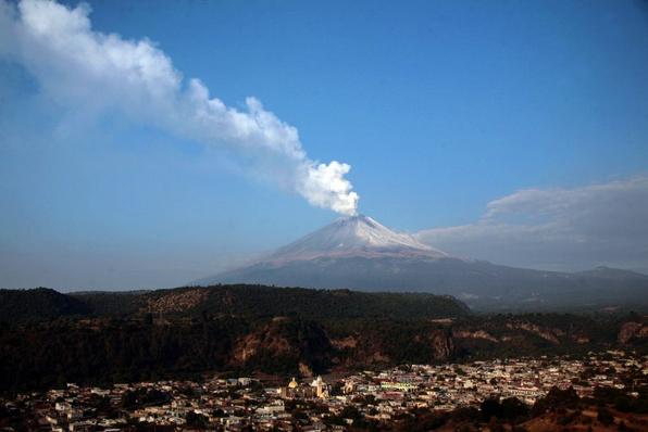 Vulcão continua ameaçando moradores e governo mexicano segue em estado de alerta - RONALDO SCHEMIDT / AFP