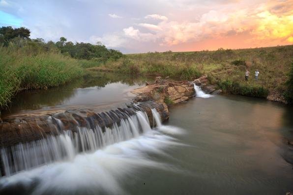 Nascentes de Minas Gerais. No vale do Rio São Francisco, a nascente geográfica, na área rural do município de Medeiros, tem a chancela de ser a nascente do Rio São Francisco.