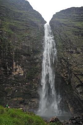 No vale do Rio São Francisco, curso da agua nasce na cachoeira Casca Dantas, ponto turístico famoso na região. A cachoeira é considerada uma das nascentes do Rio São Francisco.