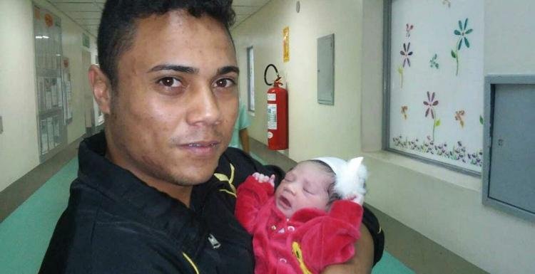 Parto ocorreu no Terceiro Batalhão, no Bairro São Francisco, Região da Pampulha, em Belo Horizonte. A pequena Mariana e a mãe, Rafaela Sodré, de 23 anos, passam bem