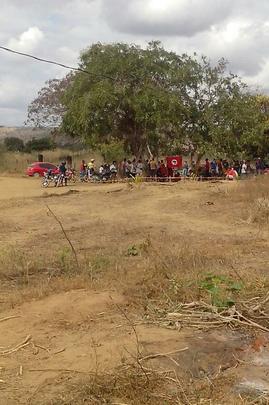 Avião caiu quabdo sobrevoava acampamento de sem-terra em fazenda no município de Tumiritinga