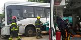 Bombeiros realizaram o atendimento às vítimas da colisão entre dois ônibus