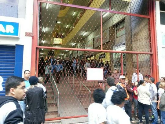 Portaria da Galeria do Ouvidor, da Rua São Paulo, foi fechada durante a confusão