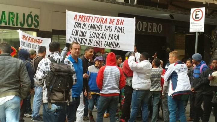 Grupo começa já se concentra na Rua Carijós e promete mais protestos no decorrer do dia