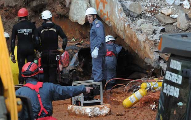 Buscas intensas por v�timas nos escombros em Ouro Preto  (Paulo Filgueiras/EM/D.A Press. Brasil)