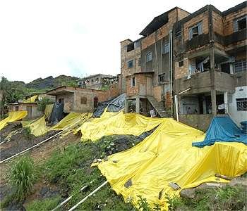 Técnicos da Defesa Civil e do CPRM Servico Geológico do Brasil permanem em Mariana periciando as encostas que se encontram em risco por causa das chuvas  (Jackson Romanelli/EM 15/01/2012   )