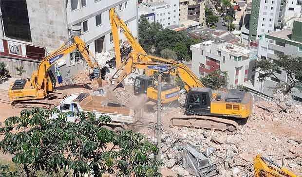 O material foi retirado por m�quinas e levados para o aterro municipal na BR-040 (Paulo Filgueiras/EM/D.A.Press)