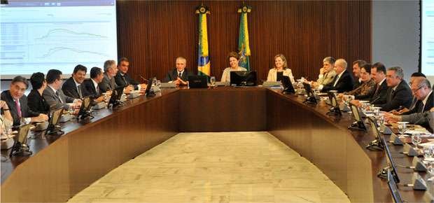 Dos 38 ministros do governo, apenas Garibaldi Alves, da Previdência Social, que está de férias, e Mendes Ribeiro Filho, da Agricultura, que está em missão oficial na Europa, não participam do encontro (José Cruz/ABr) Dos 38 ministros do governo, apenas Garibaldi Alves, da Previdência Social, que está de férias, e Mendes Ribeiro Filho, da Agricultura, que está em missão oficial na Europa, não participam do encontro (José Cruz/ABr)