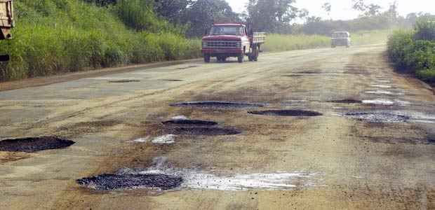 Motoristas devem ter atenc��o redobrada na BR-365 (Caio Franco)
