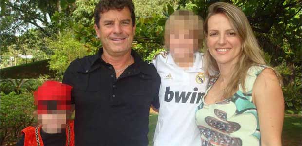 Trancados no quarto com a babá, crianças ouviram o pedido de ajuda desesperado da mãe ao ser atacada (Reprodução/Facebook
) Trancados no quarto com a babá, crianças ouviram o pedido de ajuda desesperado da mãe ao ser atacada (Reprodução/Facebook
)