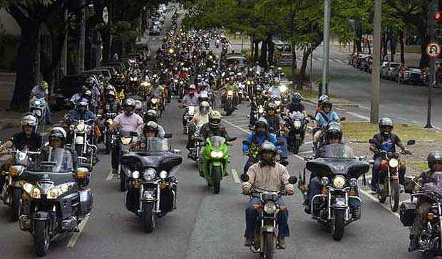 Os motociclistas fizeram uma passeata por ruas e avenidas de Belo Horizonte (MAria Tereza Correia/EM/D.A.Press) Os motociclistas fizeram uma passeata por ruas e avenidas de Belo Horizonte (MAria Tereza Correia/EM/D.A.Press)