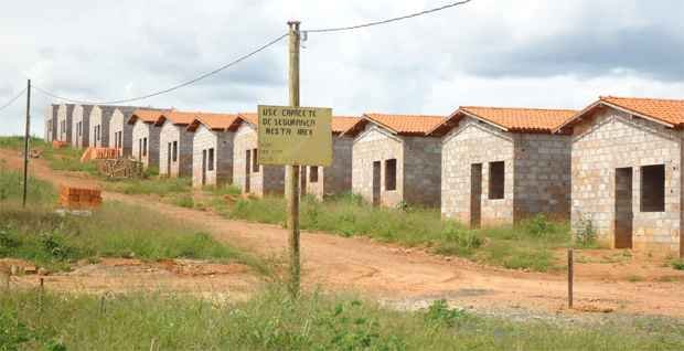 No conjunto, só 62 casas inacabadas no lugar de 362 (Luiz Ribeiro/EM/D. A Press) No conjunto, só 62 casas inacabadas no lugar de 362 (Luiz Ribeiro/EM/D. A Press)
