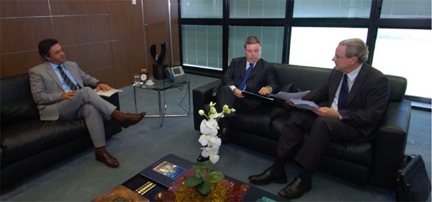 Encontro reuniu Aécio Neves, Anastasia e Márcio Lacerda na manhã desta segunda-feira (Jair Amaral EM/DA Press) Encontro reuniu Aécio Neves, Anastasia e Márcio Lacerda na manhã desta segunda-feira (Jair Amaral EM/DA Press)