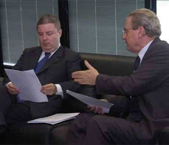 O governador Antonio Anastasia e o prefeito Marcio Lacerda discutiram projetos para a cidade e confirmaram a aliança eleitoral (Jair Amaral/EM/D.A Press) O governador Antonio Anastasia e o prefeito Marcio Lacerda discutiram projetos para a cidade e confirmaram a aliança eleitoral (Jair Amaral/EM/D.A Press)