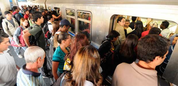Usuários do metrô de BH enfrentam lotação nos horários de pico (Euler Júnior/EM/D.A Press - 8/9/11)