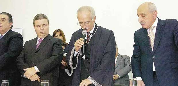 O governador Antonio Anastasia e o presidente do TJMG, Cl�udio Costa (d), participaram da posse de Jos� Altivo Brand�o Teixeira (c) (Cristina Horta/EM/D.A Press)