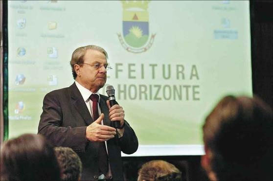 Marcio Lacerda acompanha, sem interferir, a briga interna no PT para a escolha do seu vice  (Jackson Romanelli/EM.DA/Press)