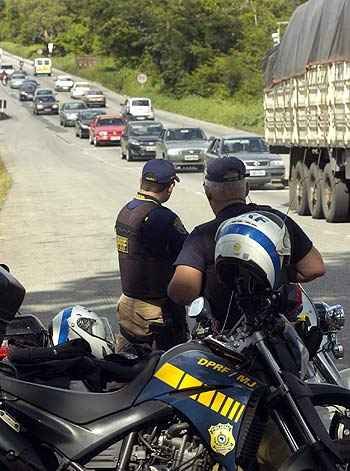 Os motoristas enfrentam lentidão desde a tarde desta terça-feira (Gladyston Rodrigues/EM/D.A.Press) Os motoristas enfrentam lentidão desde a tarde desta terça-feira (Gladyston Rodrigues/EM/D.A.Press)