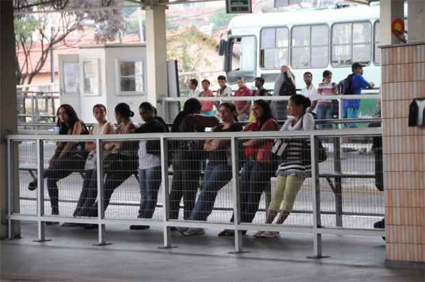 Passageiros esperam pelos ônibus na Estação Venda Nova (Paulo Filgueiras/EM/D.A Press) Passageiros esperam pelos ônibus na Estação Venda Nova (Paulo Filgueiras/EM/D.A Press)