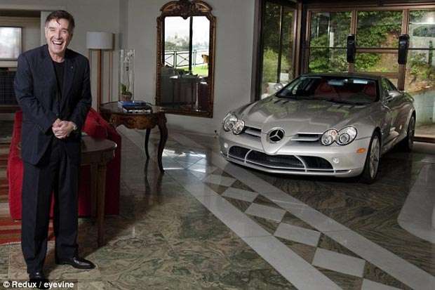 Foto de matéria publicada nesta segunda-feira pelo jornal, carro que estava na sala de Eike era usado por Thor no momento do acidente (Reprodução / Daily Mail)