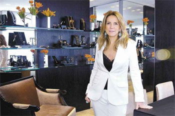 Rosália Nazareth comemora o crescimento 'reluzente' de 20% ao ano nos negócios com joias (Maria Tereza Correia/EM/D.A Press) Rosália Nazareth comemora o crescimento 'reluzente' de 20% ao ano nos negócios com joias (Maria Tereza Correia/EM/D.A Press)