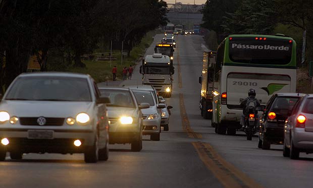 Motoristas enfrentam trânsito carregado na BR-381, na chegada a Belo Horizonte (Jair Amaral/EM/D.A.Press)
