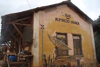 Estação Alfredo Graça: prédio de 1882 foi invaddo por famílias (Ministerio Publico Estadual/divulgacao )