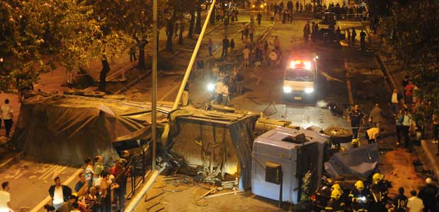 Ao todo, três pessoas morreram e outras duas ficaram feridas na tragédia (Leandro Couri/EM/D.A Press) Ao todo, três pessoas morreram e outras duas ficaram feridas na tragédia (Leandro Couri/EM/D.A Press)