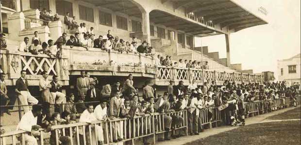 Em 1943, a torcida compareceu às arquibancadas para assistir a um treino do jogador Mário de Castro (Arquivo EM - 2/7/43) Em 1943, a torcida compareceu às arquibancadas para assistir a um treino do jogador Mário de Castro (Arquivo EM - 2/7/43)