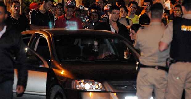 Homem é assassinado a tiros dentro de carro no Bairro São Lucas