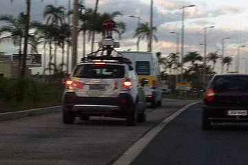 Carro do Google Street View flagrado em infração de trânsito no DF (Reprodução/ CB/ Blog Digital)