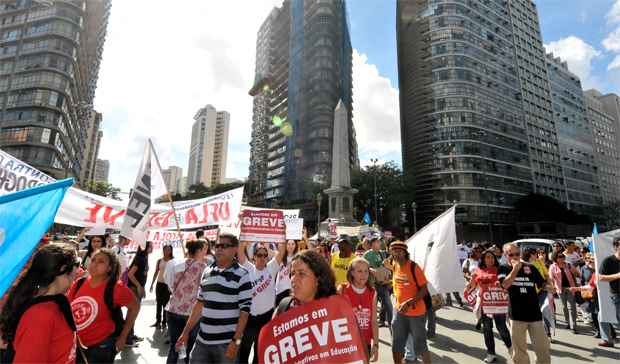 Professores e servidores federais fizeram manifestação em BH nessa quinta