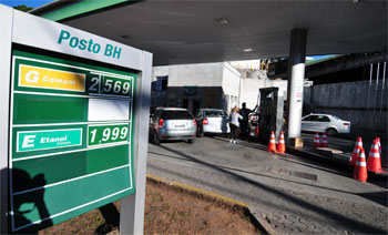 Posto na Avenida dos Andradas é um dos que praticam o menor preço para a gasolina na capital mineira (ALEXANDRE GUZANSHE/EM/D.A PRESS)