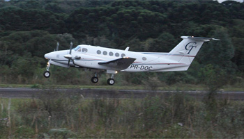 Avião em pouso no Rio Grande do Sul (Reprodução da internet/http://aeroportodecanela.blogspot.com.br/)