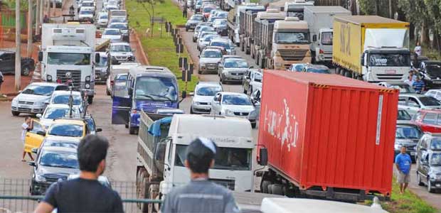 Com o número de veículos crescendo a uma média de 8,7% ao ano, mobilidade é o grande problema da Região Metropolitana de Belo Horizonte (Euler Júnior/EM/D.A Press %u2013 30/6/12)