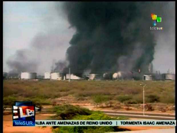 Imagem do canal venezuelano Telesur mostra fumaça oriunda do incêndio (AFP PHOTO/TELESUR)