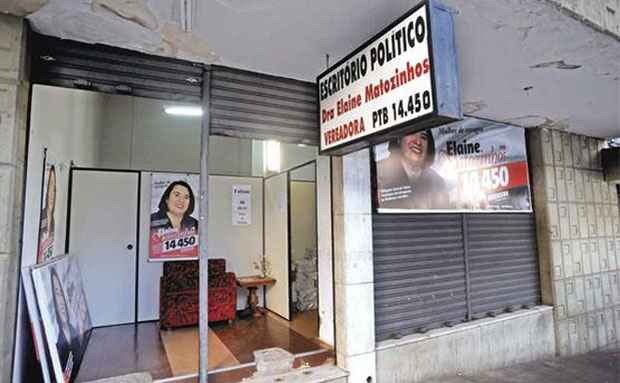 Embora mantenha a placa de ''escritório político'', Elaine Matozinhos diz que ela é quem paga as despesas do local ( (Leandro Couri/EM/D.A Press))