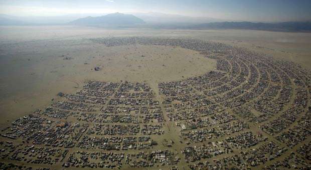 Acampamento do 'Burning Man', que reúne mais de 60 mil pessoas em um deserto de Nevada (REUTERS/Jim Urquhart)