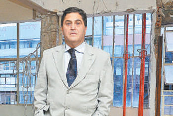 'Estamos fazendo reforma geral, do piso ao teto', diz César Viana, gerente-geral do Financial (TÚLIO SANTOS/EM/D.A PRESS - 24/3/11)