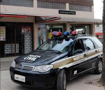 Polícia esteve no local mas não tem pistas de autores do roubo (Beto Novaes/EM/D.A Press
) Polícia esteve no local mas não tem pistas de autores do roubo (Beto Novaes/EM/D.A Press
)