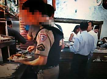 Policial prepara refeição em bufê de self-service de Contagem, como um cliente comum, mas passa direto pela balança (EM DA Press)