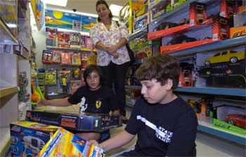 Lojas de brinquedos já comemoram aumento das compras  (Maria Tereza Correia/EM/D.A Press)