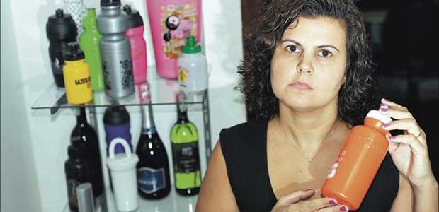 Mercadorias que Patrícia Moore despachou para o Pará há mais de um mês ainda não chegaram. Ela teme prejuízo de R$ 3 mil (Leandro Couri/EM/D.A/Press)