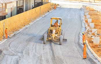 Procedimentos no estacionamento começaram há 12 meses, mas apenas o equivalente de três meses de trabalhos foram concluídos (FOTOS: MARCOS MICHELIN/EM/D.A PRESS - 5/7/12)