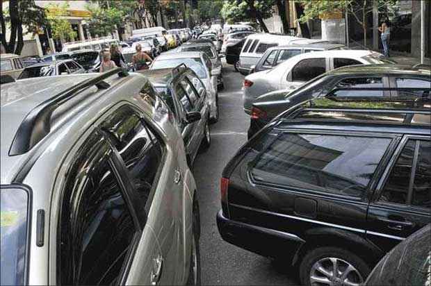 Severidade é a palavra de ordem para que a tarefa de frear as infrações de trânsito seja posta em prática em Belo Horizonte ((Fotos: Maria Tereza Correia/EM/D.A Press))