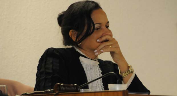 Juíza Marixa Fabiane Rodrigues teve de atrasar sorteio dos jurados por causa do impasse criado pela defesa de Bola (Paulo Filgueiras/EM/D.A Press)