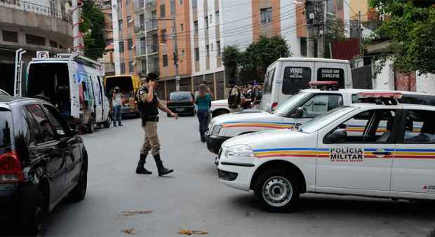 Com receio de novos tumultos, a Polícia Militar deslocou ontem agentes de várias unidades para o policiamento ostensivo durante todo o dia nas ruas e becos da favela (Paulo Filgueiras/EM/D.A Press)